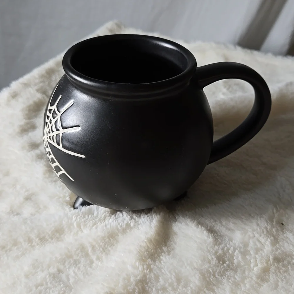 Hyde And Eek Halloween Cauldron Mug - Picture 3 of 4